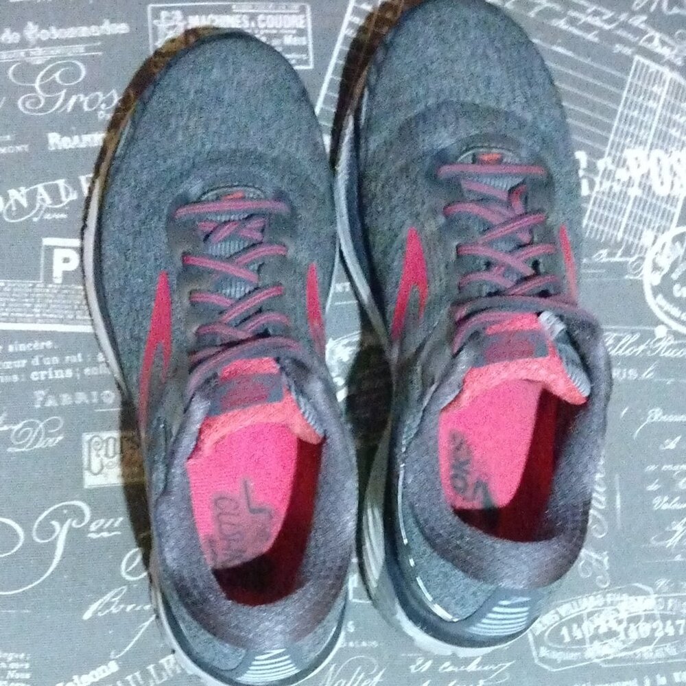 Women Brooks GTS 18 Sneakers - Picture 4 of 5